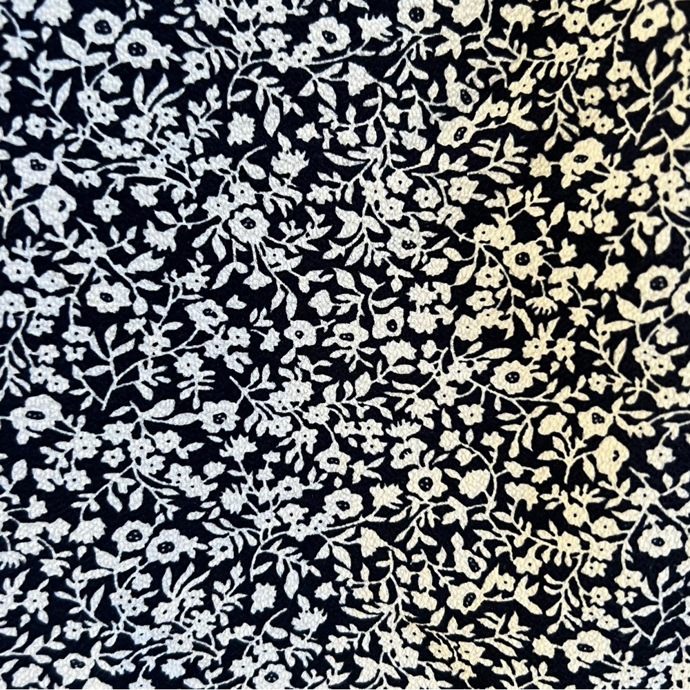 Michael Kors Women’s True Navy Floral Print Short Sleeve Blouse Size Medium - Picture 3 of 5